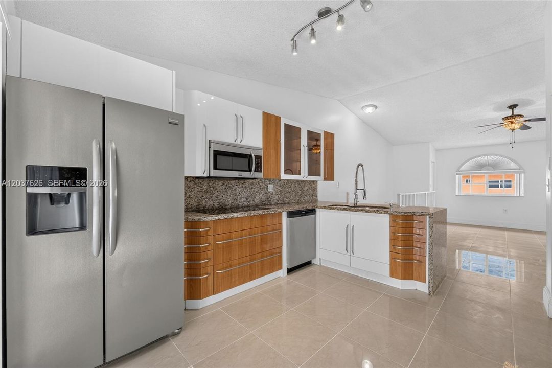 For Sale: $375,000 (3 beds, 2 baths, 1150 Square Feet)