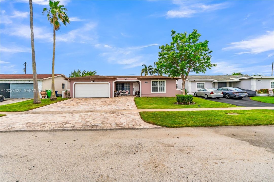 For Sale: $599,000 (3 beds, 2 baths, 1561 Square Feet)