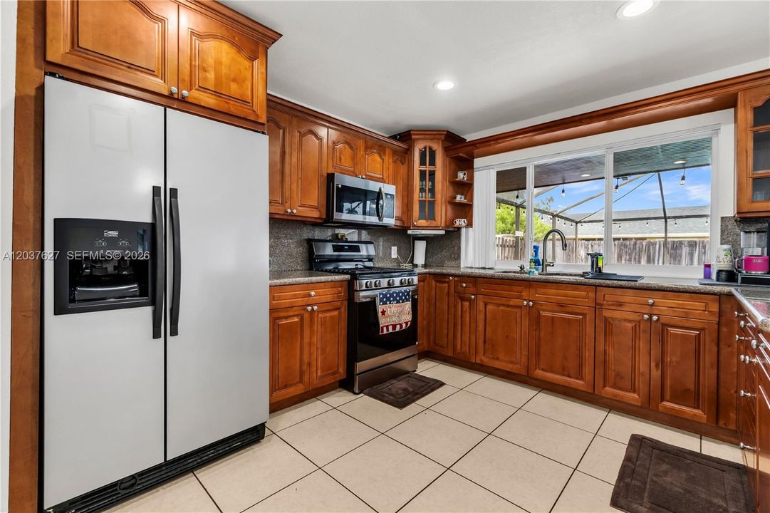 For Sale: $599,000 (3 beds, 2 baths, 1561 Square Feet)
