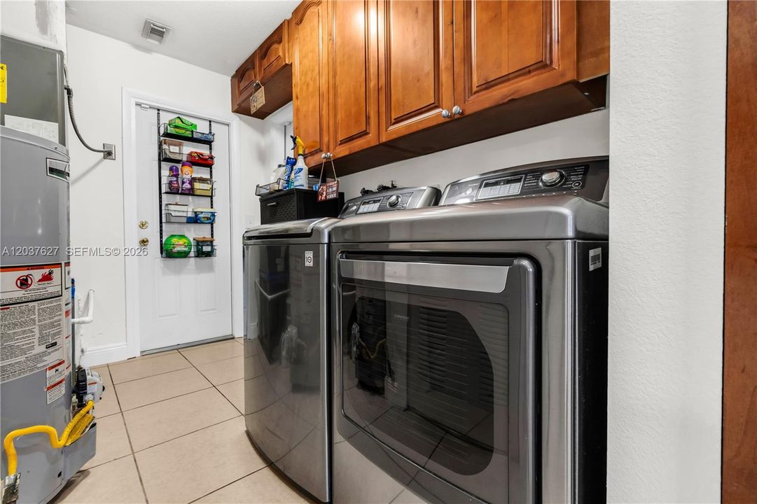 For Sale: $599,000 (3 beds, 2 baths, 1561 Square Feet)