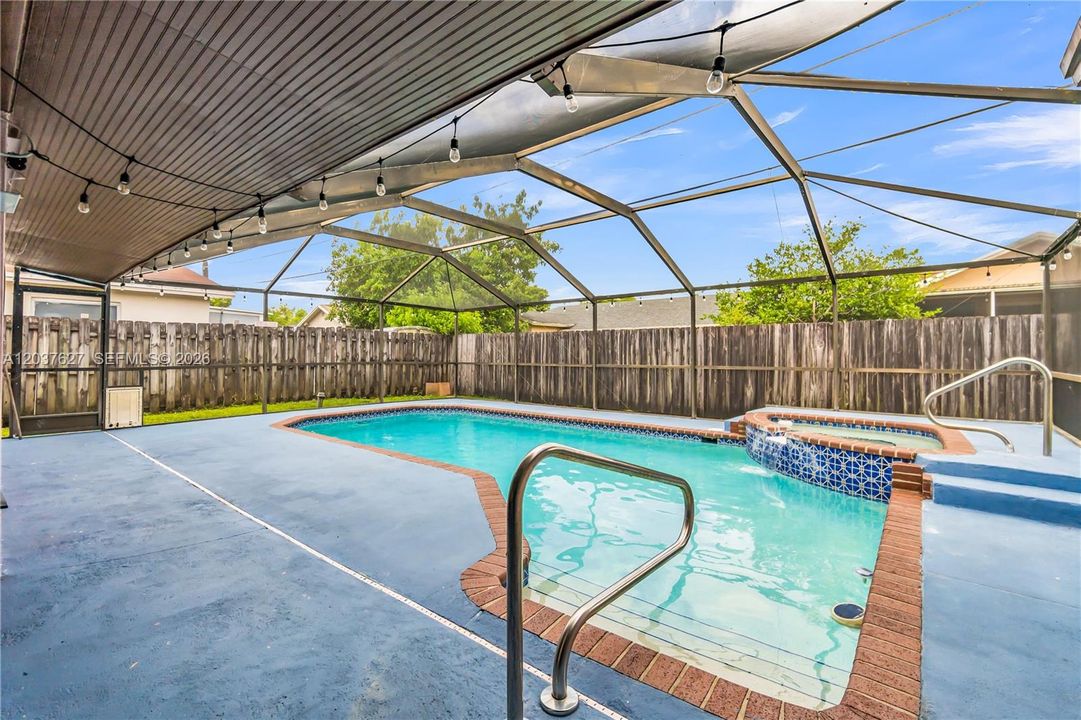 For Sale: $599,000 (3 beds, 2 baths, 1561 Square Feet)