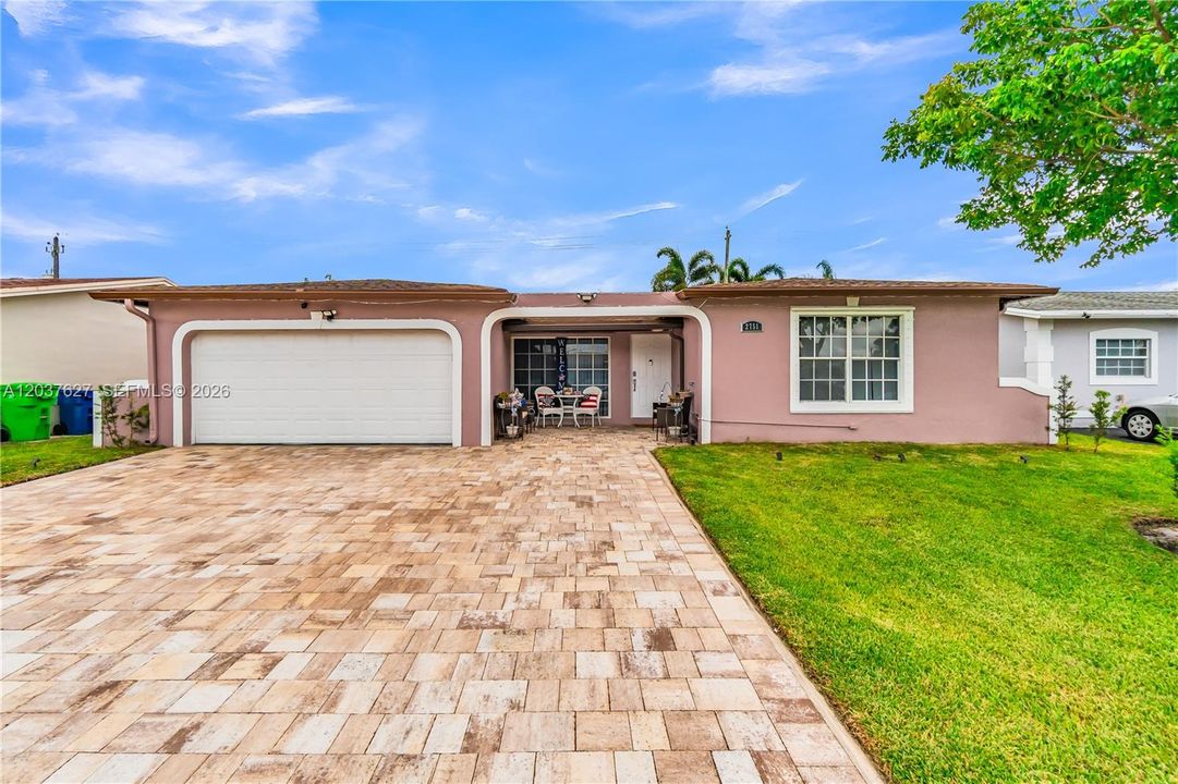 For Sale: $599,000 (3 beds, 2 baths, 1561 Square Feet)