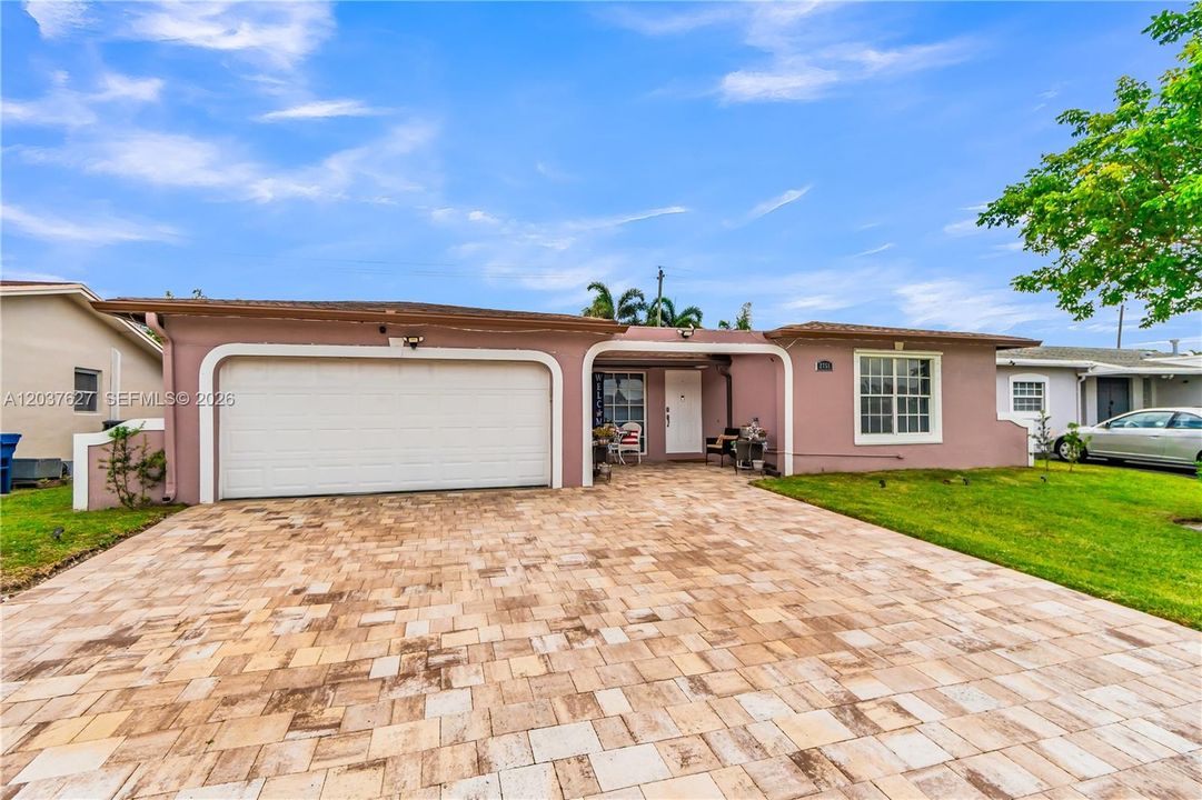 For Sale: $599,000 (3 beds, 2 baths, 1561 Square Feet)
