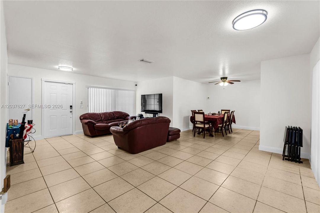 For Sale: $599,000 (3 beds, 2 baths, 1561 Square Feet)