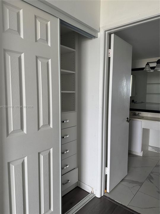 For Sale: $338,000 (2 beds, 2 baths, 1271 Square Feet)