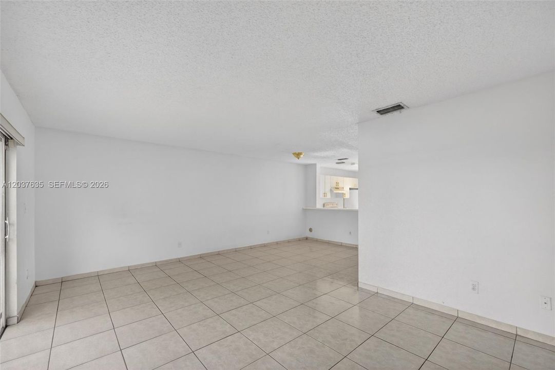 For Sale: $400,000 (3 beds, 2 baths, 1270 Square Feet)