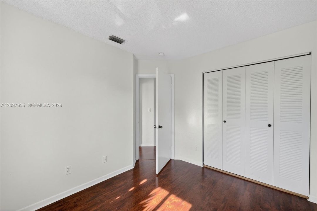 For Sale: $400,000 (3 beds, 2 baths, 1270 Square Feet)