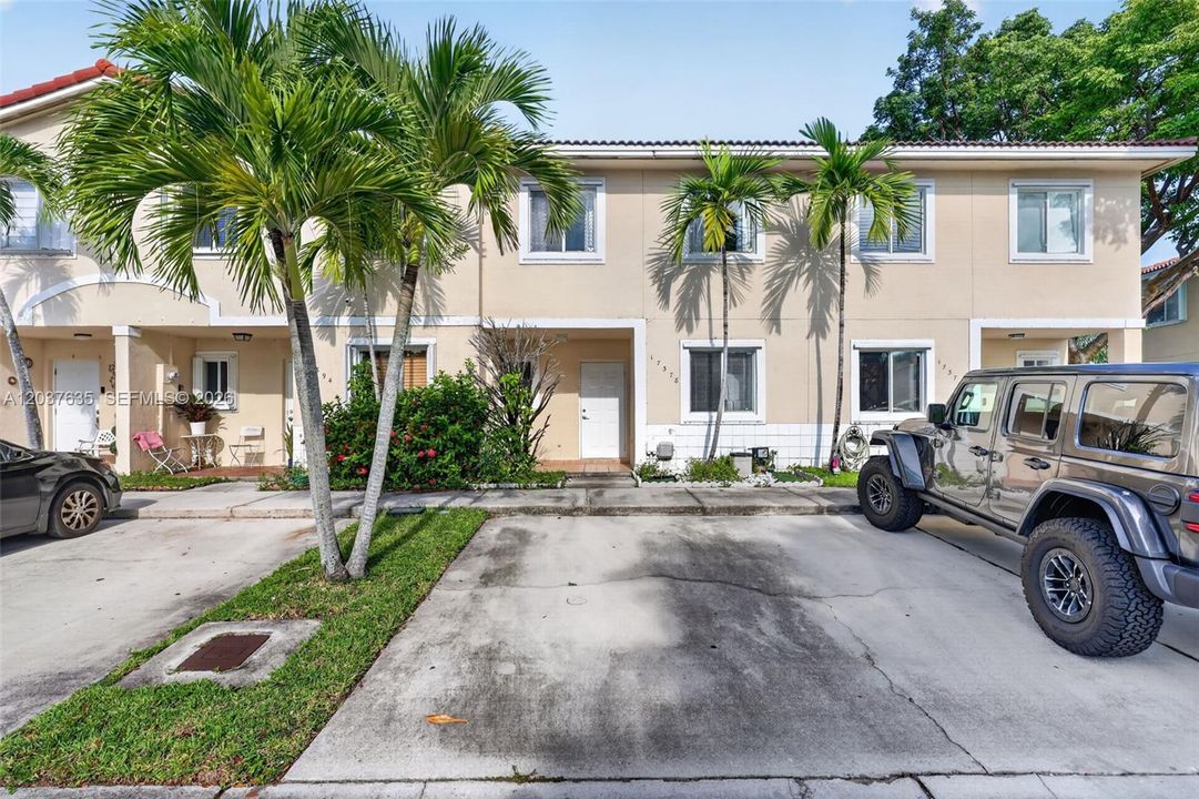 For Sale: $400,000 (3 beds, 2 baths, 1270 Square Feet)