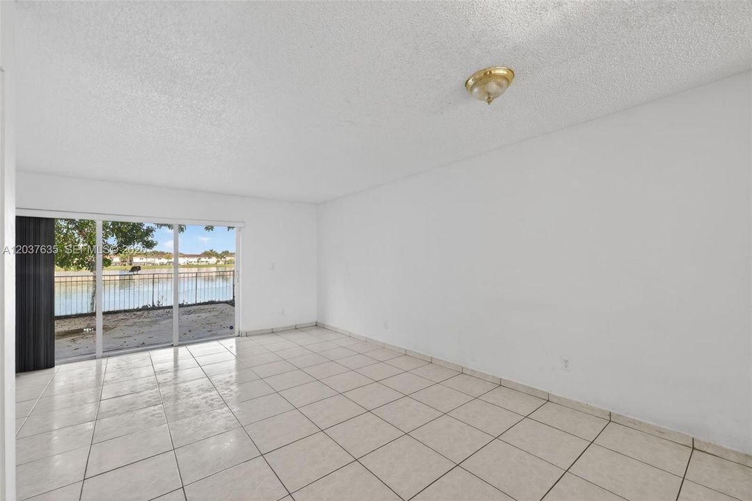 For Sale: $400,000 (3 beds, 2 baths, 1270 Square Feet)