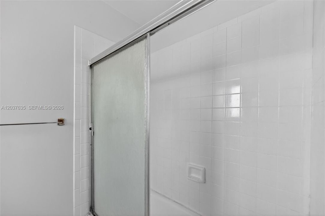 For Sale: $400,000 (3 beds, 2 baths, 1270 Square Feet)