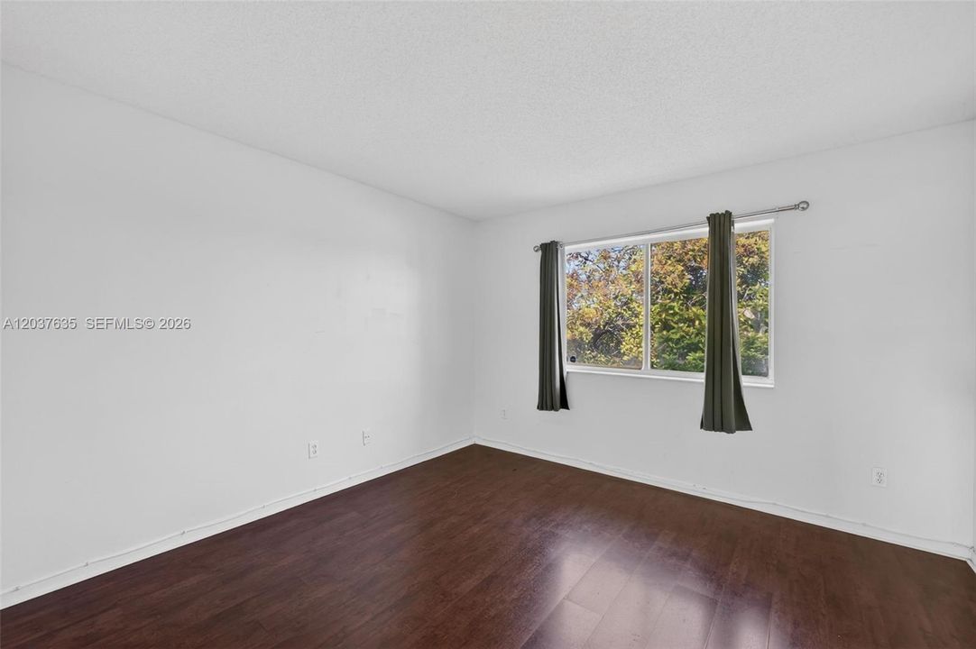 For Sale: $400,000 (3 beds, 2 baths, 1270 Square Feet)