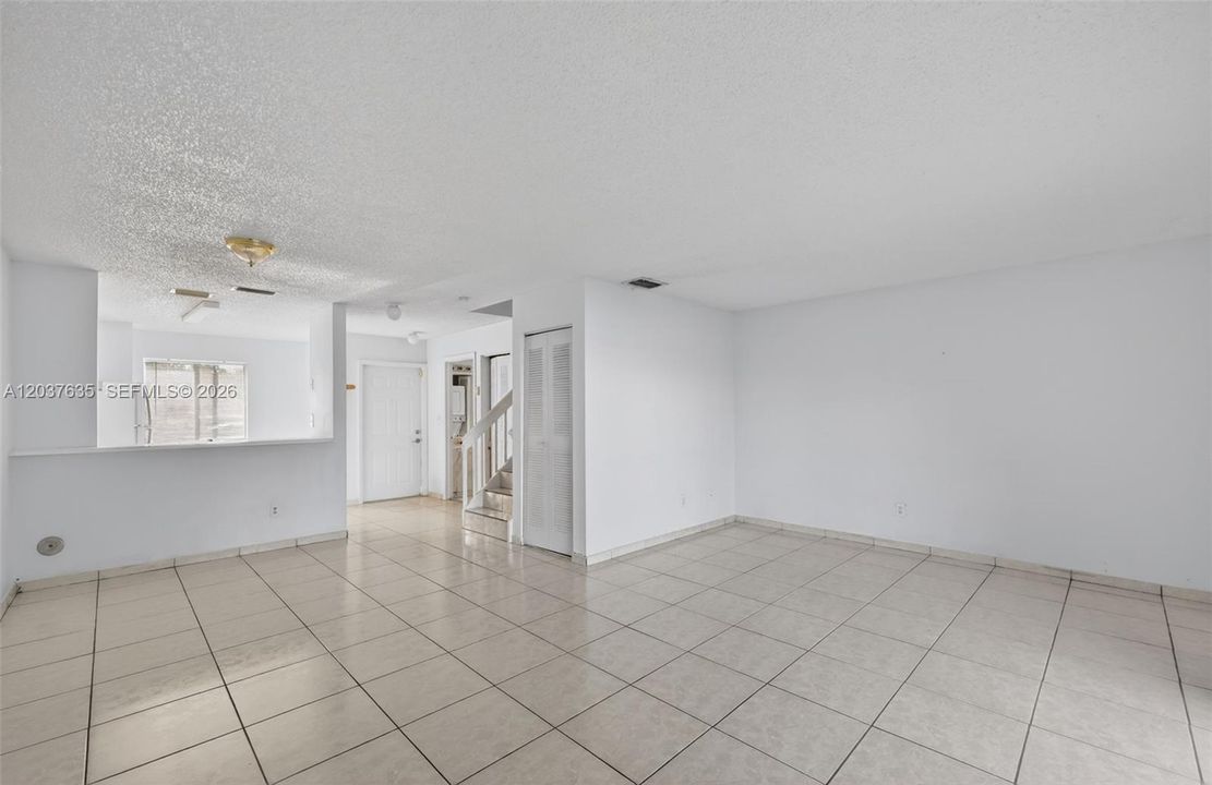 For Sale: $400,000 (3 beds, 2 baths, 1270 Square Feet)