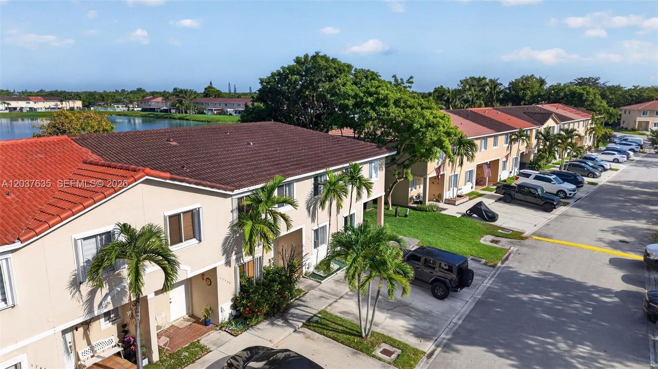 For Sale: $400,000 (3 beds, 2 baths, 1270 Square Feet)