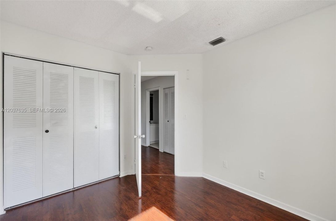 For Sale: $400,000 (3 beds, 2 baths, 1270 Square Feet)
