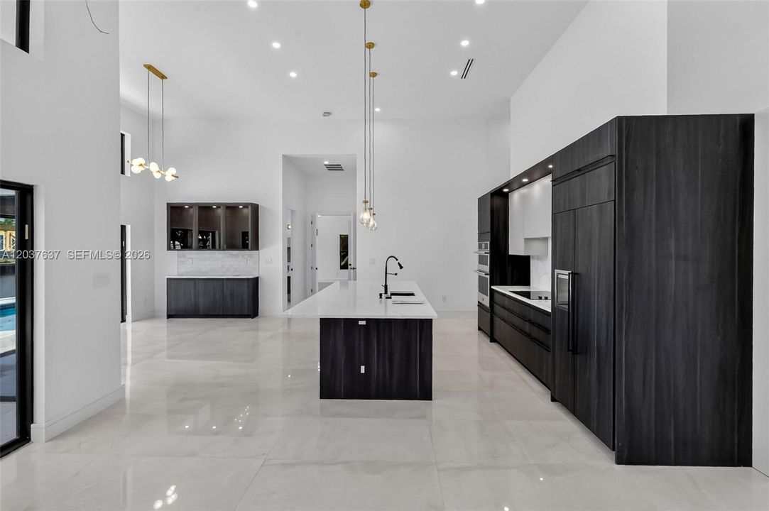 En Venta: $4,395,000 (3 camas, 3 baños, 3500 Pies cuadrados)