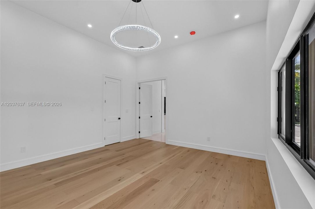En Venta: $4,395,000 (3 camas, 3 baños, 3500 Pies cuadrados)