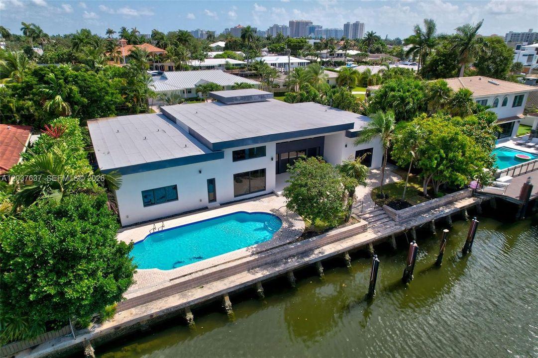 En Venta: $4,395,000 (3 camas, 3 baños, 3500 Pies cuadrados)