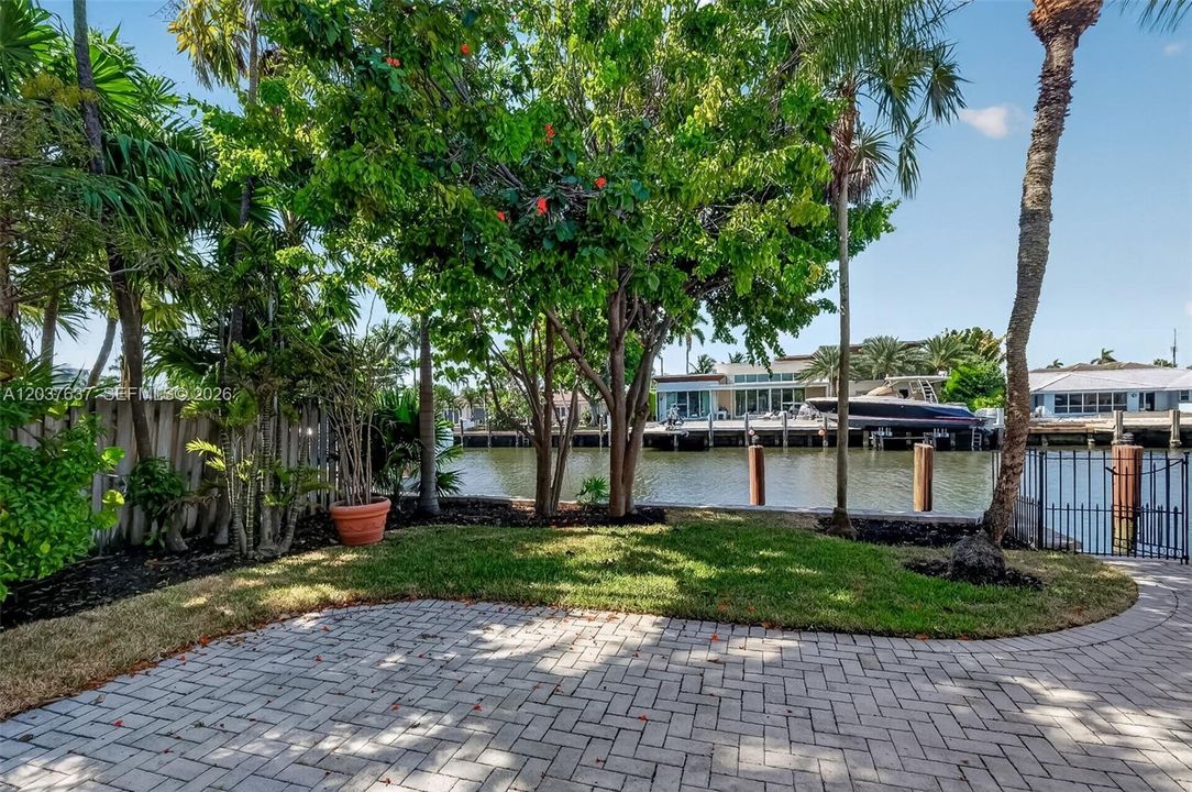 En Venta: $4,395,000 (3 camas, 3 baños, 3500 Pies cuadrados)