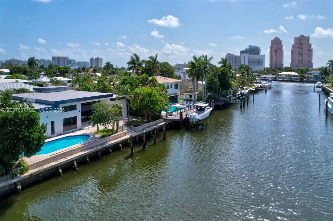 En Venta: $4,395,000 (3 camas, 3 baños, 3500 Pies cuadrados)