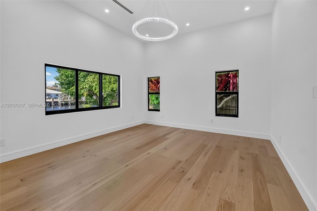 En Venta: $4,395,000 (3 camas, 3 baños, 3500 Pies cuadrados)