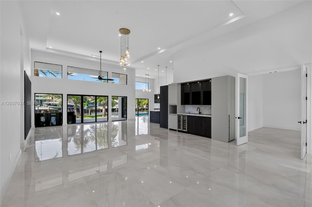 En Venta: $4,395,000 (3 camas, 3 baños, 3500 Pies cuadrados)