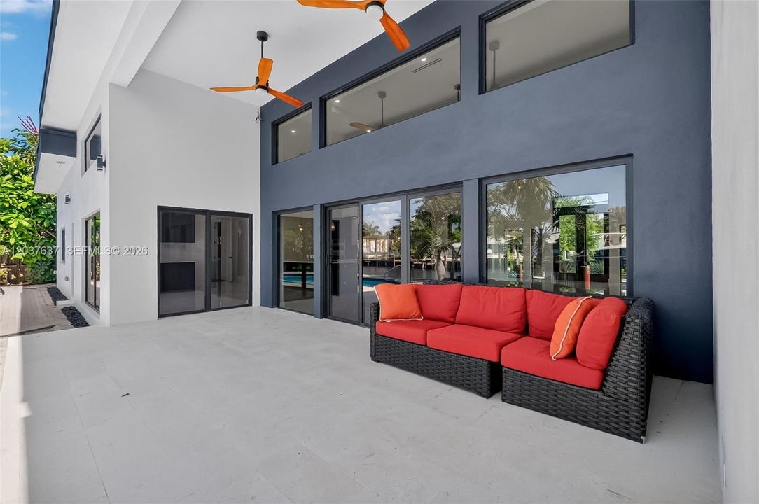 En Venta: $4,395,000 (3 camas, 3 baños, 3500 Pies cuadrados)
