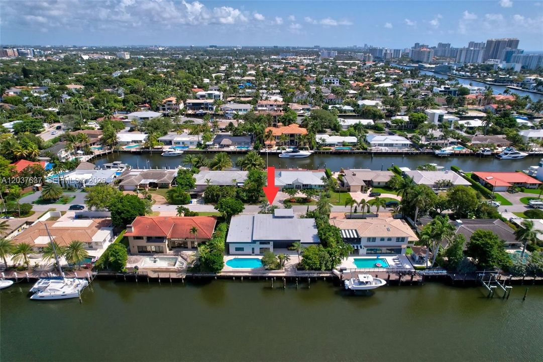 En Venta: $4,395,000 (3 camas, 3 baños, 3500 Pies cuadrados)