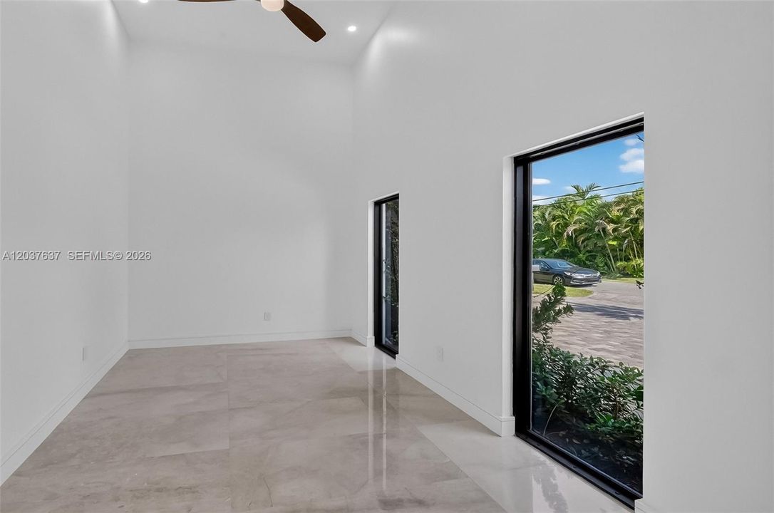 En Venta: $4,395,000 (3 camas, 3 baños, 3500 Pies cuadrados)