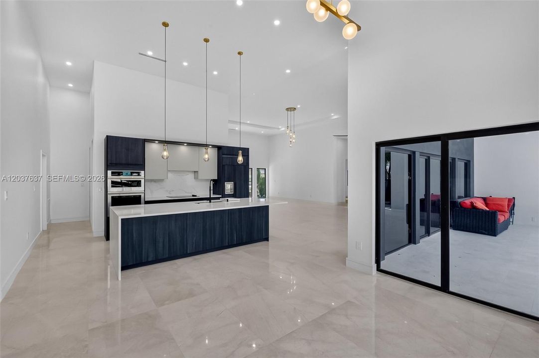 En Venta: $4,395,000 (3 camas, 3 baños, 3500 Pies cuadrados)