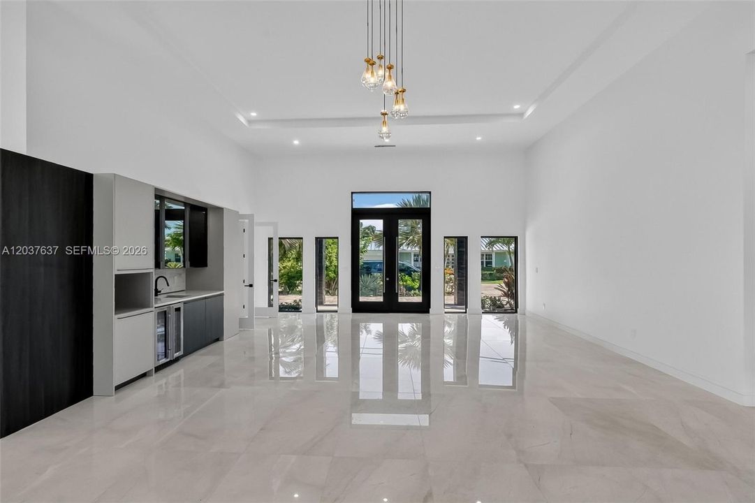En Venta: $4,395,000 (3 camas, 3 baños, 3500 Pies cuadrados)