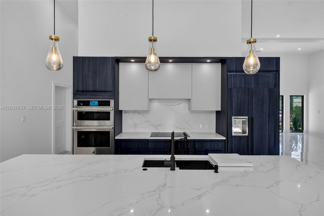 En Venta: $4,395,000 (3 camas, 3 baños, 3500 Pies cuadrados)