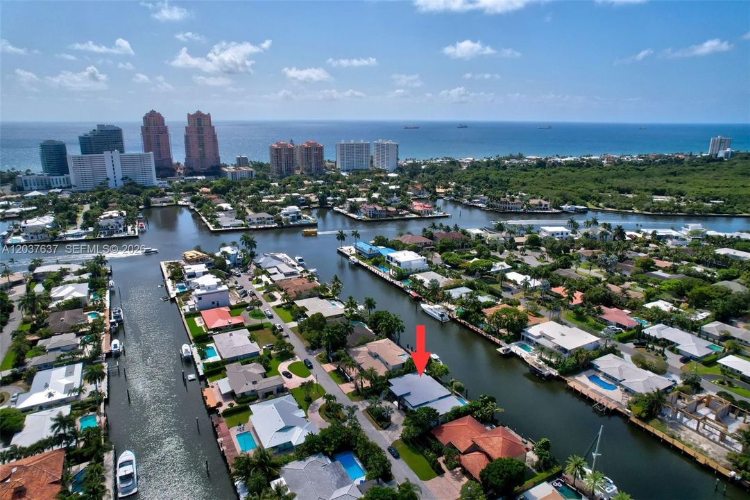 En Venta: $4,395,000 (3 camas, 3 baños, 3500 Pies cuadrados)