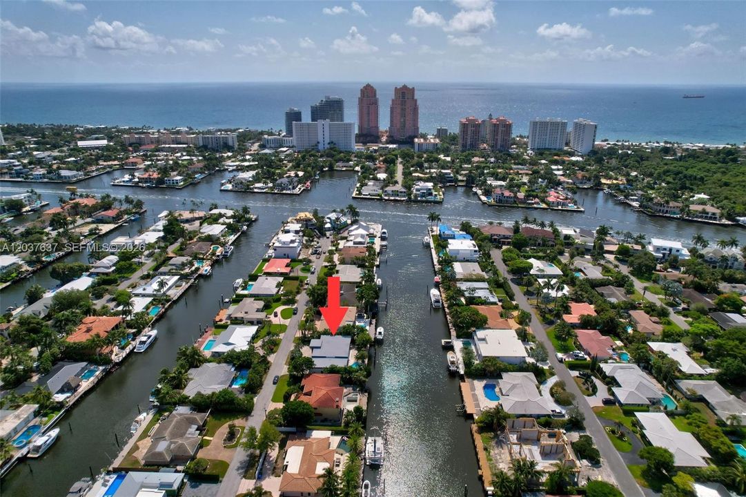 En Venta: $4,395,000 (3 camas, 3 baños, 3500 Pies cuadrados)