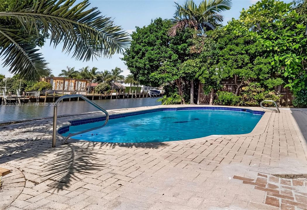 En Venta: $4,395,000 (3 camas, 3 baños, 3500 Pies cuadrados)