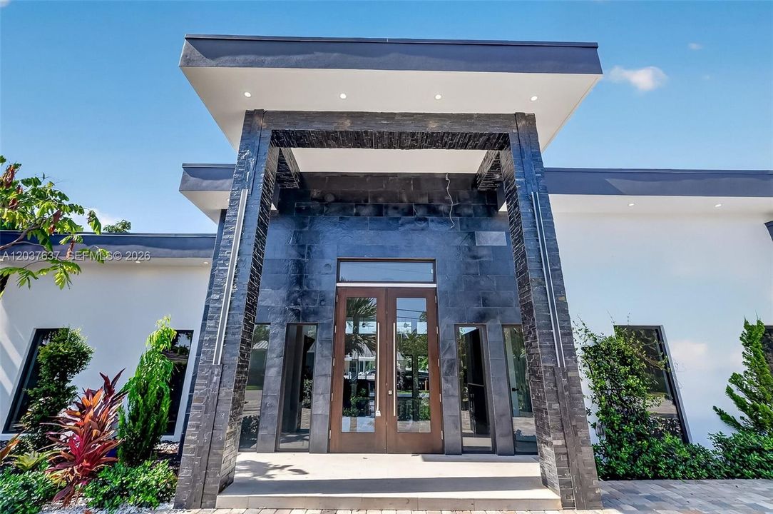 En Venta: $4,395,000 (3 camas, 3 baños, 3500 Pies cuadrados)