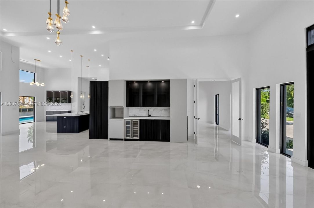 En Venta: $4,395,000 (3 camas, 3 baños, 3500 Pies cuadrados)