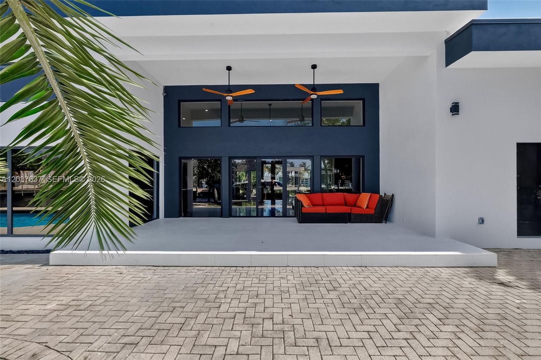 En Venta: $4,395,000 (3 camas, 3 baños, 3500 Pies cuadrados)