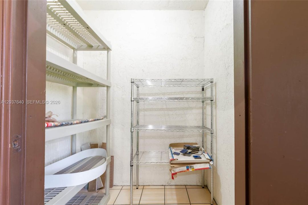 For Rent: $2,150 (1 beds, 1 baths, 750 Square Feet)