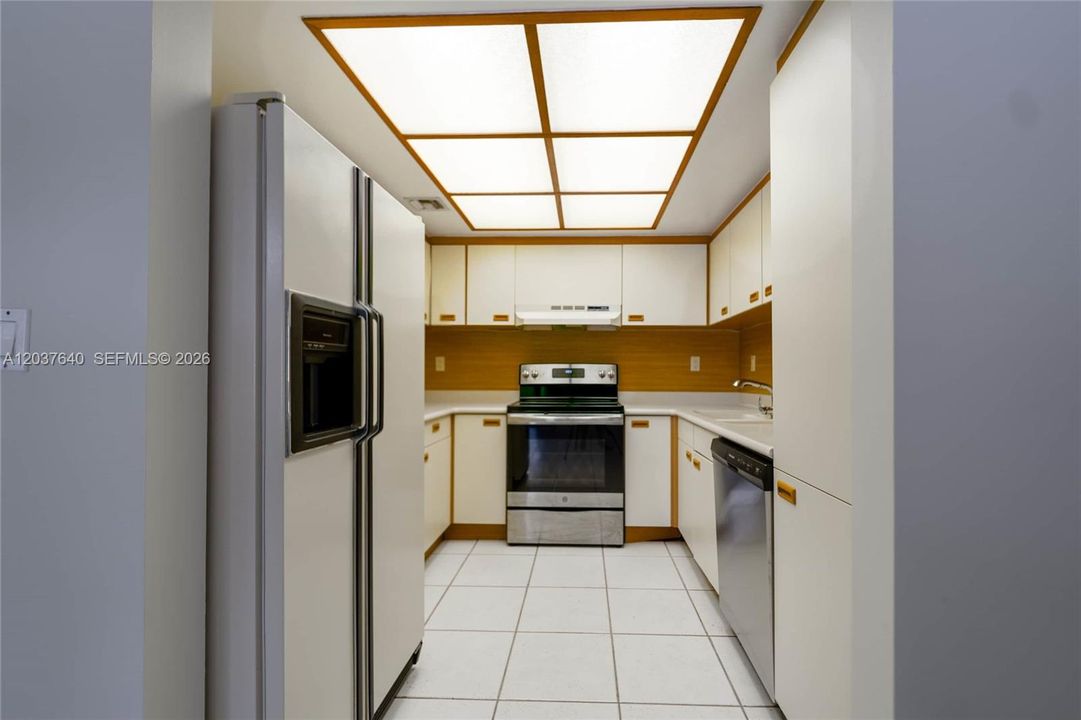 For Rent: $2,150 (1 beds, 1 baths, 750 Square Feet)