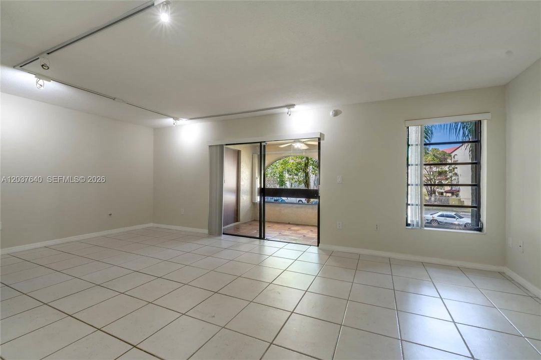 For Rent: $2,150 (1 beds, 1 baths, 750 Square Feet)