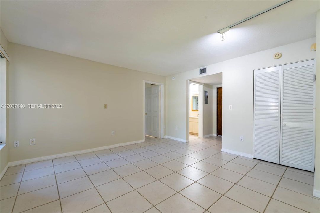 For Rent: $2,150 (1 beds, 1 baths, 750 Square Feet)