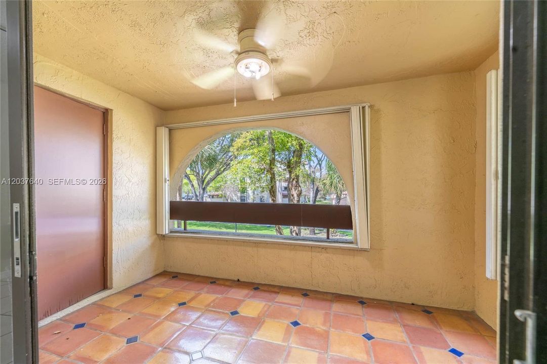 For Rent: $2,150 (1 beds, 1 baths, 750 Square Feet)