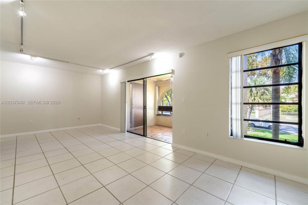 For Rent: $2,150 (1 beds, 1 baths, 750 Square Feet)