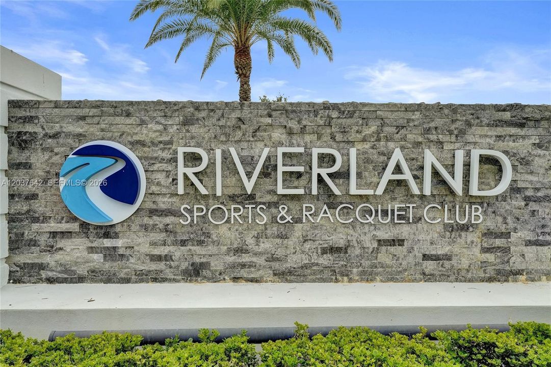 For Sale: $649,000 (4 beds, 2 baths, 2254 Square Feet)