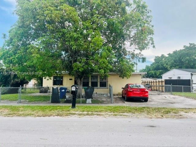 For Sale: $425,000 (2 beds, 1 baths, 1704 Square Feet)