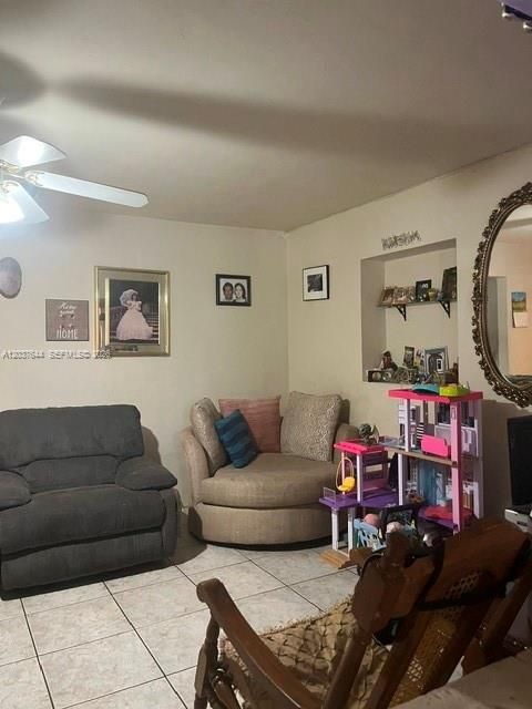 For Sale: $425,000 (2 beds, 1 baths, 1704 Square Feet)