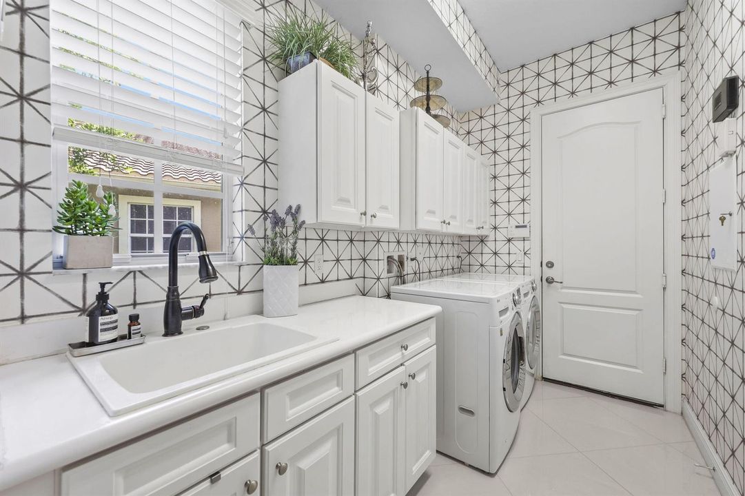 8861 Edgewater Bend - 87.jpg-vsuniqueid-