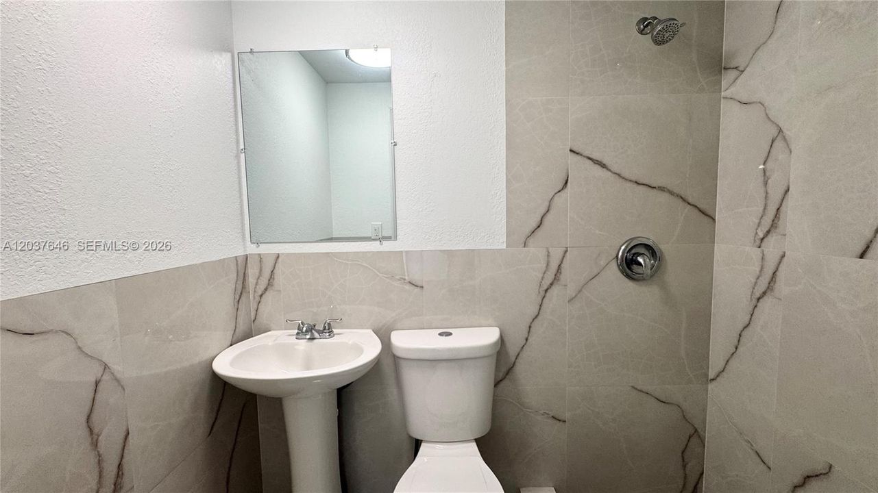 В аренду: $1,650 (0 спален, 1 ванн, 600 Квадратных фут)