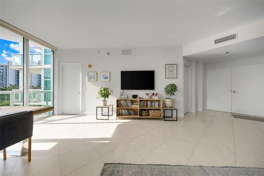 For Sale: $635,000 (2 beds, 2 baths, 1578 Square Feet)