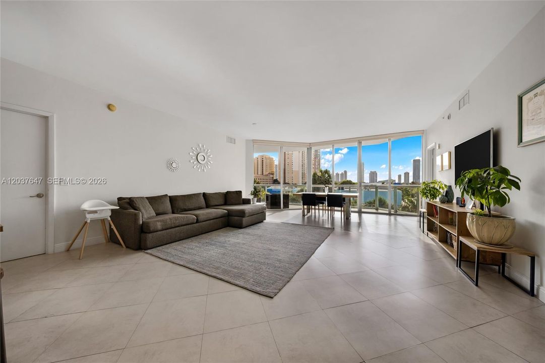 For Sale: $635,000 (2 beds, 2 baths, 1578 Square Feet)